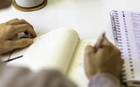 《菩薩蠻》溫庭筠詞的讀后感